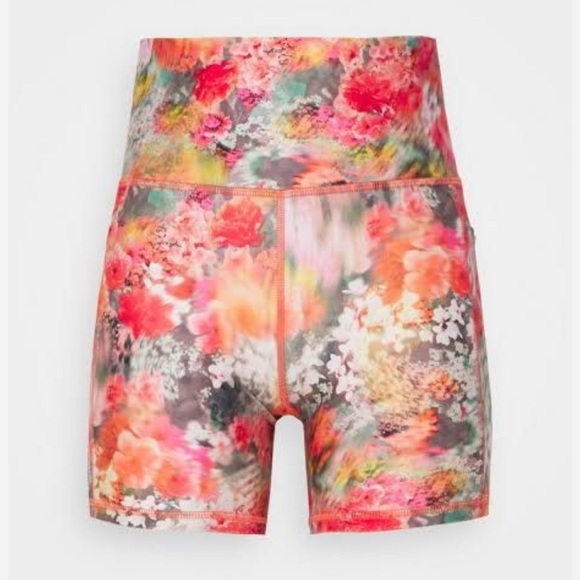 Athleta Pants - {Athleta} Salutation Stash Pocket 5” Shorts | Sz L